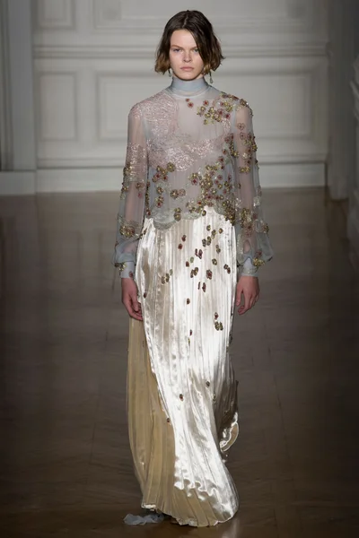 Look 28